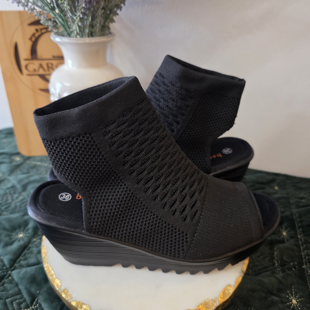 bernie mev. Women's Josephina Knit Wedge in Black